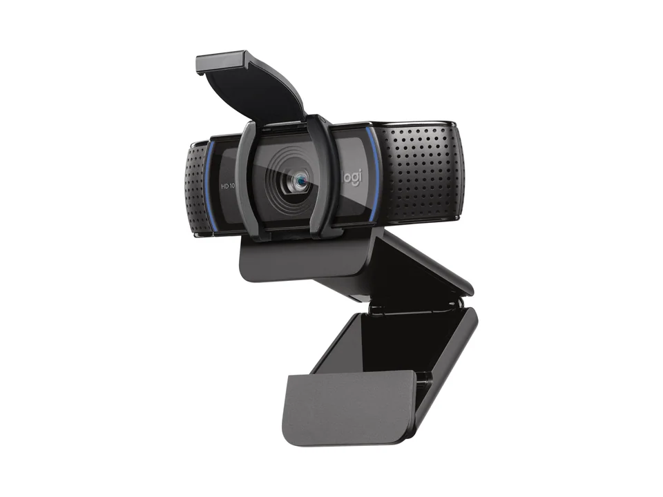 Webcam Logitech C920s Pro HD negra con la tapa de privacidad abierta, sobre su pinza