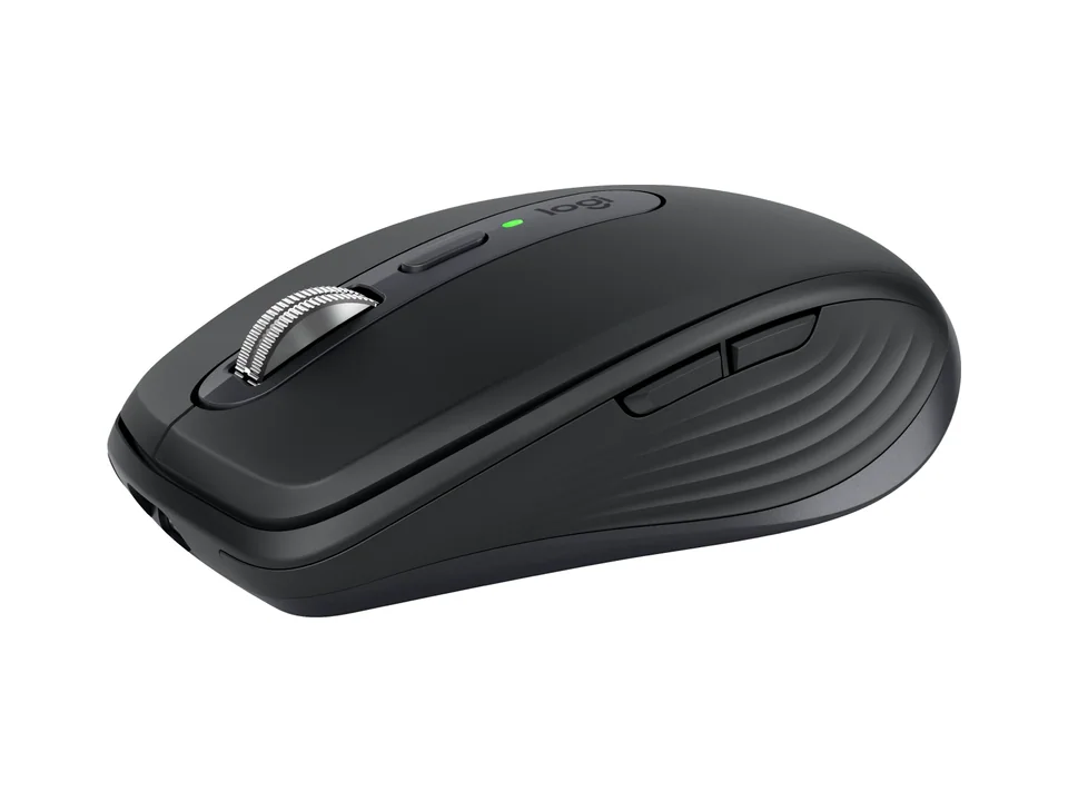 Ratón Logitech MX Anywhere 3S en grafito, vista frontal en tres cuartos sobre fondo transparente